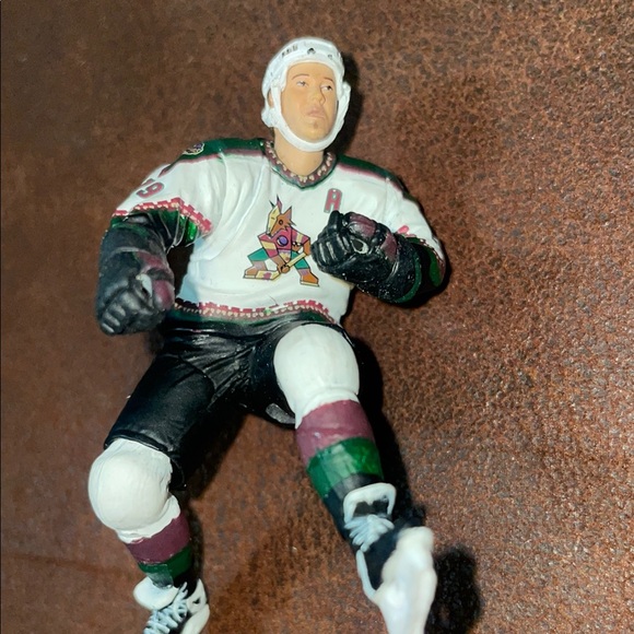 DOAN #19 ARIZONA  COYOTES Hockey Player Action Figure - Picture 4 of 4